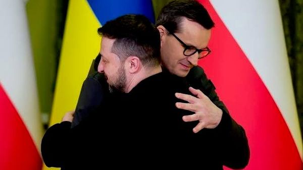 Экс-премьер Польши Матеуш Моравецкий передал украинский орден князя Ярослава Мудрого в музей памяти жертв Волынской резни - Sputnik Молдова