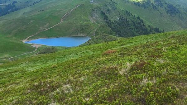 Cum arată în plină vară un lac glaciar alpin - Sputnik Moldova