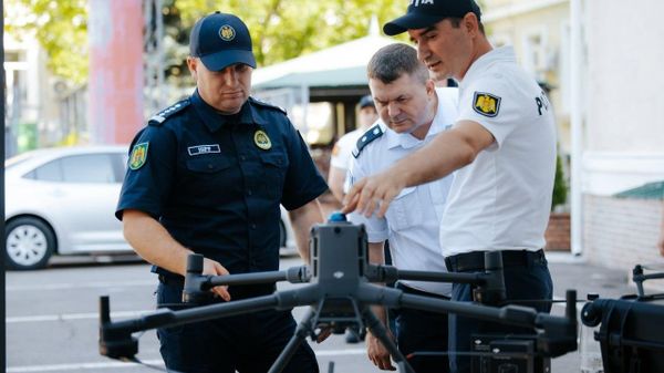Ministerul Afacerilor Interne (MAI) anunță că și-a consolidat capacitățile operaționale prin recepționarea tocmai a 81 de drone destinate supravegherii și monitorizării - Sputnik Moldova