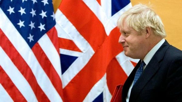 Boris Johnson a numit Statele Unite un „proiect britanic” în mesajul său de felicitare cu ocazia Zilei Independenței - Sputnik Moldova