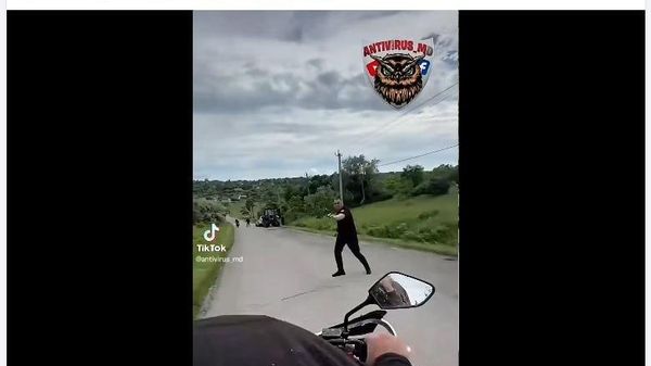 Полицейский, который направил табельное оружие на мотоциклиста — родственник депутатки PAS Марии Гонца, утверждает партия Демократия дома - Sputnik Молдова