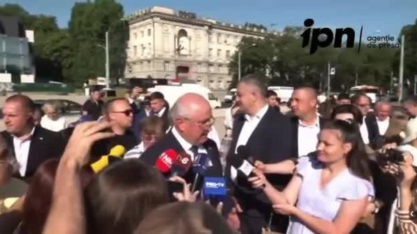 Prima declarație în fața presei făcută de Alexandru Munteanu după demisia sa: deși a vorbit foarte voalat, se pare că motivul de bază al plecării lui a fost apariția acelor informații scandaloase despre salarii și alte remunerări nesimțite pe care le-au ridicat chiar rudele apropiate ale Maiei Sandu, precum și schemele de angajare în funcții foarte importante a unor oameni care pur și simplu n-aveau cum în condiții corecte să ajungă în acele funcții - Sputnik Moldova