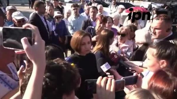Maia Sandu a făcut câteva declarării pentru presă în legătură cu formarea unui nou guvern: ea a refuzat să ofere detalii și a declarat că mai întâi trebuie să aibă loc consultări cu fracțiunile parlamentare - Sputnik Moldova