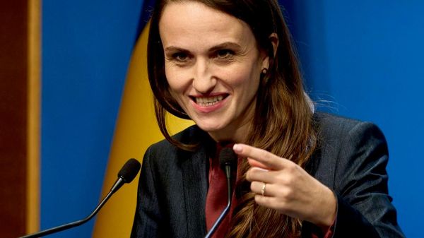 Румыния в 2025 году инвестировала в оборону 2,2% ВВП, страна планирует наращивать объем инвестиций в эту сферу, сообщила врио министра иностранных дел Оана Цою - Sputnik Молдова
