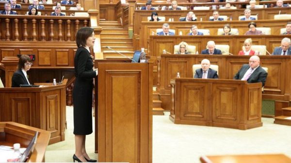 Президентка Санду пригласила парламентские фракции на консультации по вопросу выдвижения кандидата на должность премьер-министра - Sputnik Молдова