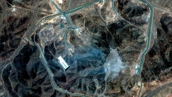Imaginile din satelit dezvăluie eforturile Iranului de a reconstrui instalațiile nucleare bombardate - Sputnik Moldova