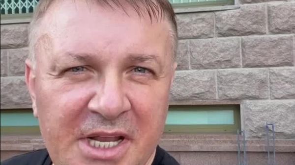 Deputatul Partidului Nostru, Constantin Cuiumju, îi cere lui Radu Marian să „elibereze locul de parcare pentru bicicletă” - Sputnik Moldova