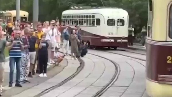 18 tramvaie de epocă și peste 40 de automobile retro au defilat prin centrul Moscovei - Sputnik Moldova