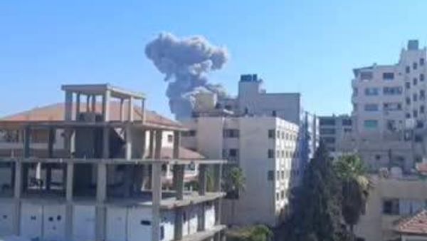 ‼ Avioane de luptă israeliene au lovit zona Al-Sinaa din vestul orașului Gaza - Sputnik Moldova