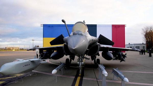 Макрон: Украина получит французские истребители Rafale в 2028-2029 годах - Sputnik Молдова