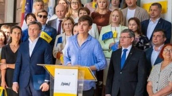 К тому, какие у юного Буратино покровители и за что он получал деньги из бюджета - Sputnik Молдова