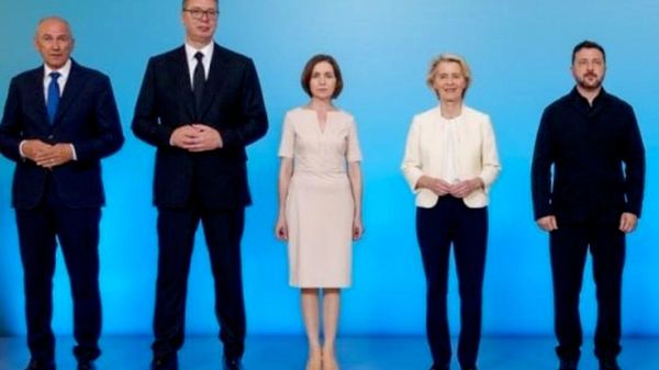 Președintele Serbiei, Aleksandar Vučić, a refuzat să semneze declarația finală a summitului „Ucraina – Europa de Sud-Est”, desfășurat la Kiev, îndreptată împotriva Rusiei, informează publicația sârbă Politika - Sputnik Moldova