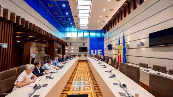 Фракция ПСРМ выступила за роспуск парламента и проведение досрочных парламентских выборов в ходе консультаций с кандидатом на пост премьер-министра Василе Тофаном - Sputnik Молдова