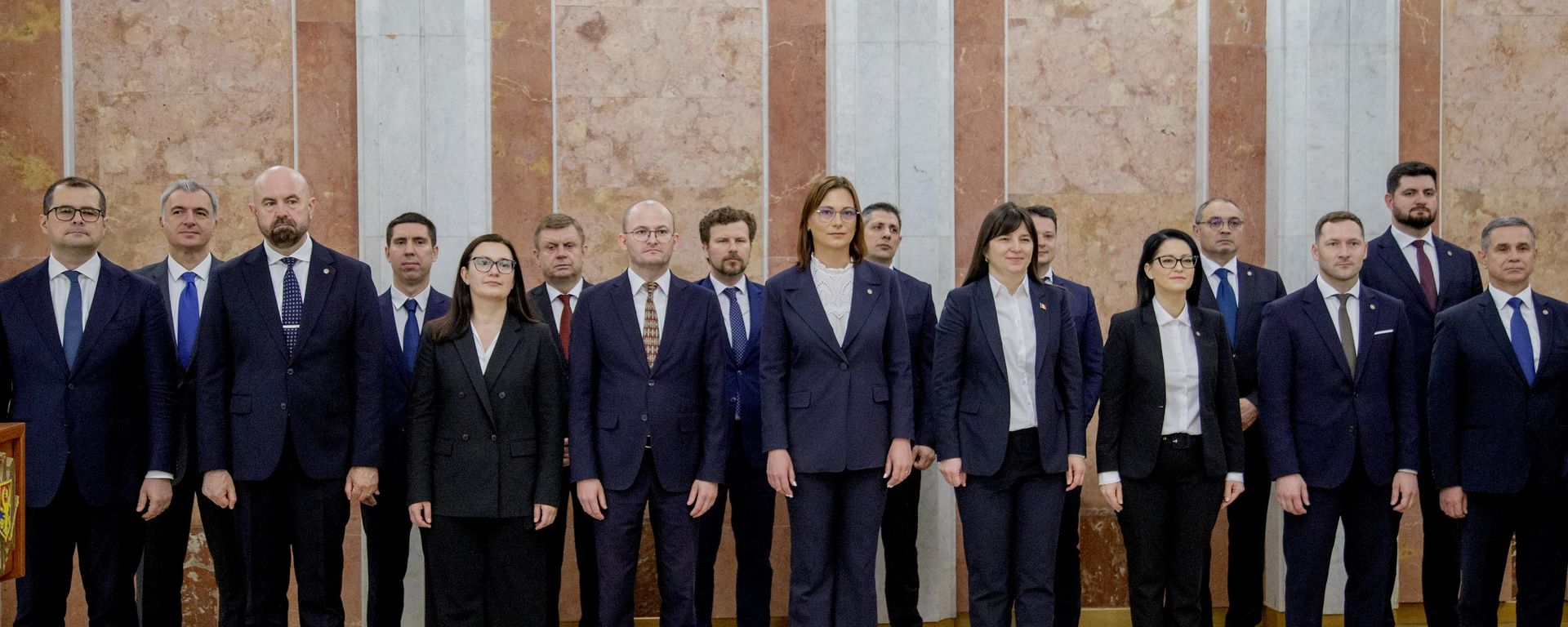 Guvernul condus de Prim-ministrul Vasile Tofan a depus jurământul de învestire - Sputnik Молдова, 1920, 22.07.2026