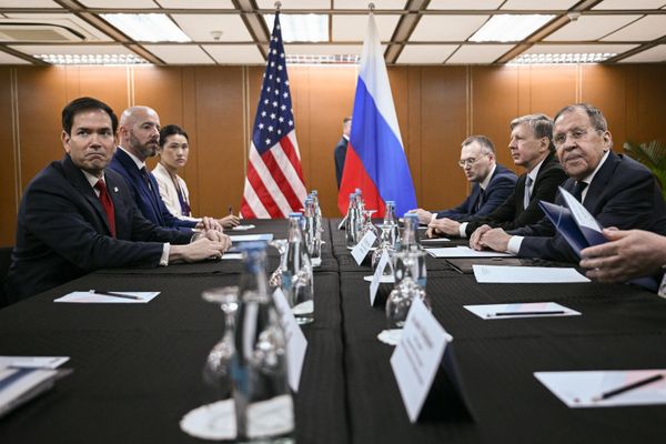 Госсекретарь США Марко Рубио (слева) и министр иностранных дел России Сергей Лавров (справа) во время встречи "на полях" Совещания министров иностранных дел АСЕАН в Пасае, Манила. Четверг, 23 июля 2026 года.(Фото: Brendan Smialowski / Pool Photo via AP) - Sputnik Молдова