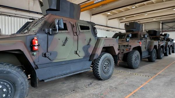 Румынская армия получила 12 первых бронемашин Cobra II, которые были полностью произведены внутри страны - Sputnik Молдова