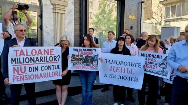 Оппозиция протестует у здания НАРЭ против планируемого повышения тарифов на газ - Sputnik Молдова