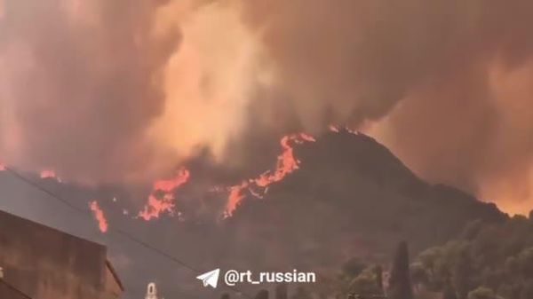 Munte în flăcări în estul Spaniei: un incendiu puternic a izbucnit în zona turistică La Vall d’Uixó - Sputnik Moldova