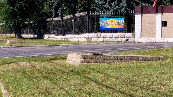Минобороны Молдовы у входа в здание ведомства демонтировало две дивизионные пушки ЗИС-3 времен Великой Отечественной войны, сообщил глава комитета Победа Алексей Петрович - Sputnik Молдова