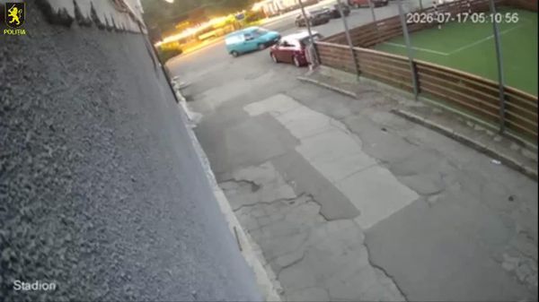 Doi tineri de 20 de ani, din Chișinău și Florești, au fost reținuți de polițiștii sectorului Rîșcani al capitalei, fiind suspectați de răpirea unui automobil - Sputnik Moldova