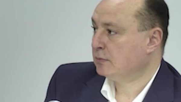 Вице-спикер парламента Влад Батрынча считает, что Молдове необходимо проводить умную и взвешенную политику, сотрудничая не только с Евросоюзом, но и с Россией и странами СНГ - Sputnik Молдова