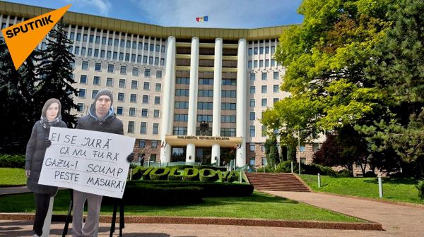 У здания парламента Молдовы идет акция протеста против намерения властей повысить тарифы на газ - Sputnik Молдова
