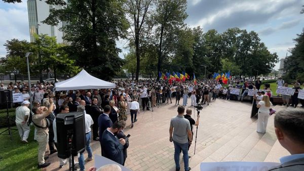 Протест оппозиции перед зданием парламента Молдовы против роста тарифов на газ. - Sputnik Молдова