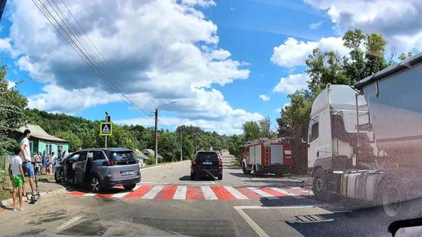 O femeie a ajuns la spital în urma unui accident rutier în care a fost implicat un camion - Sputnik Moldova