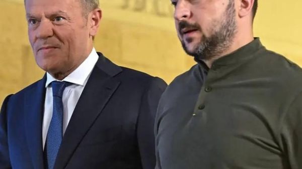 Зеленский прилетел на переговоры с Туском после скандала вокруг героизации нацистов Киевом - Sputnik Молдова