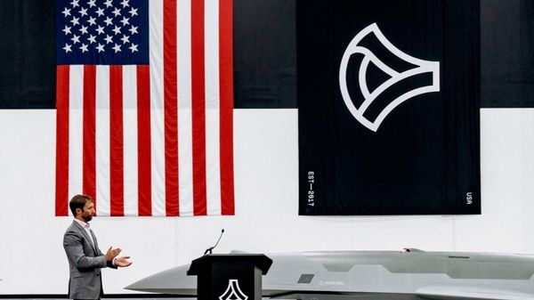 Anduril a produs primul său avion de luptă autonom YFQ-44A la noua fabrică Arsenal-1 din Ohio, la doar patru luni după începerea producției - Sputnik Moldova