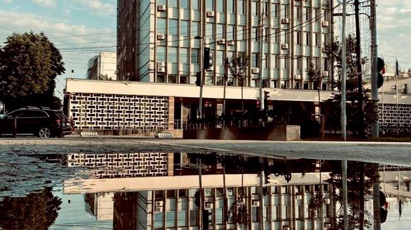 Премьер-министру Тофану следовало бы выйти с инициативой о введении потолка зарплат для всех руководителей госучреждений - Sputnik Молдова