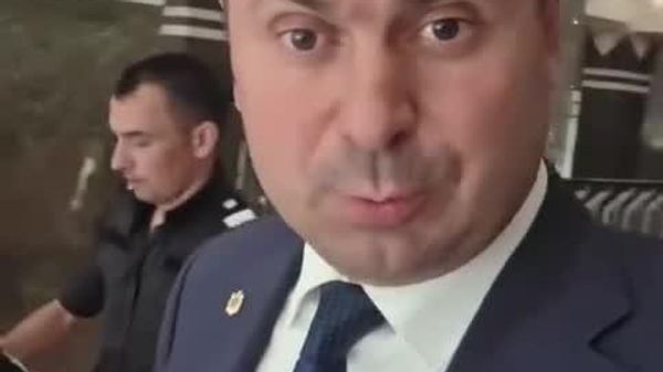 Депутату Василе Костюку телефонные мошенники позвонили прямо во время заседания парламента - Sputnik Молдова