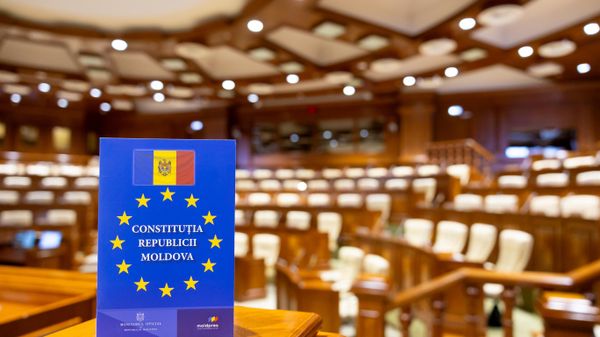 Итоги недели: старт правительства Тофана, миротворцы в Приднестровье, День Конституции - Sputnik Молдова