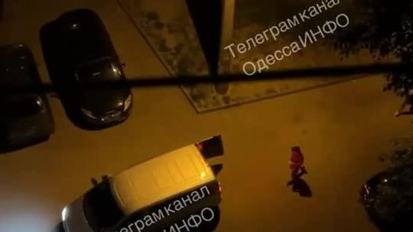 La Odesa, angajații TCC (centrele teritoriale de recrutare și sprijin — structurile ucrainene responsabile de mobilizare) au pornit cu un microbuz și au târât câțiva metri o femeie - Sputnik Moldova
