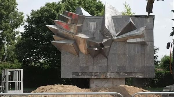 Российское диппредставительство в Варшаве направило решительный протест польским властям в связи со сносом памятника советским воинам-освободителям в городе Пыжице - Sputnik Молдова