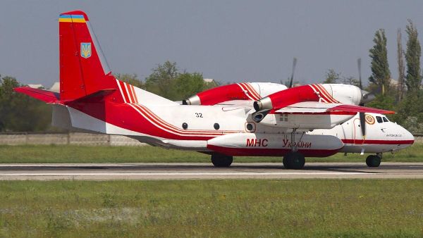 Ан-32 украинского МЧС совершил рейс из закрытого аэропорта Черновцов в Бельцы - Sputnik Молдова