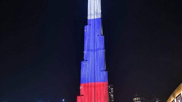 Pe 12 iunie 2026, fațada zgârie-norului Burj Khalifa din Dubai a fost iluminată în culorile drapelului Rusiei, cu ocazia Zilei Rusiei - Sputnik Moldova