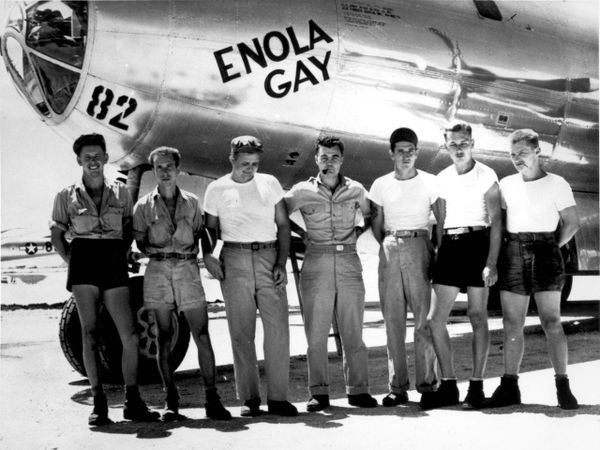Наземный экипаж бомбардировщика B-29 "Энола Гей", совершившего атомную бомбардировку Хиросимы 6 августа 1945 года. - Sputnik Молдова