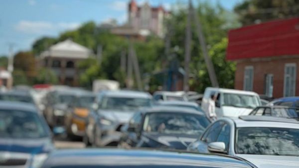La această oră, în punctul de trecere a frontierei Otaci-Moghilev-Podolsk se înregistrează trafic majorat de călători și mijloace de transport, fiind aglomerată direcția de ieșire din Republica Moldova, anunță Poliția de Frontieră - Sputnik Moldova