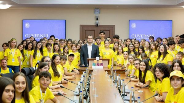 Toți premierii guvernării Sandu/PAS s-au folosit de copii în scopul de a părea aievea oameni buni - Sputnik Moldova