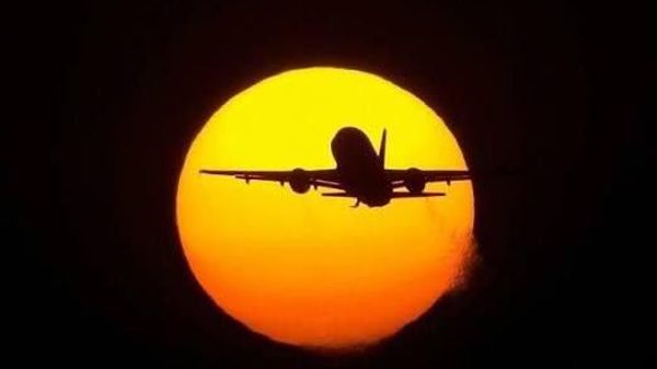 Полное солнечное затмение 12 августа не создаст новых или необычных угроз безопасности коммерческих авиаперевозок - Европейское агентстве по безопасности полетов (EASA) - Sputnik Молдова