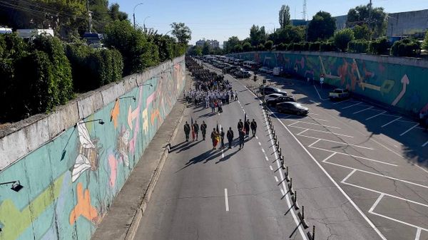 Imagini matinale de la Telecentru cu soldați aduși la repetiția pentru parada militară de Ziua Independenței - Sputnik Moldova
