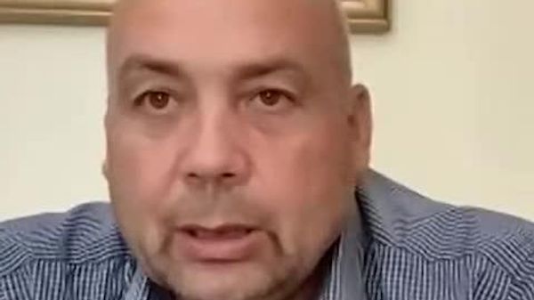 Премьер Василе Тофан, похоже, окончательно отказался от обещанных революционных реформ и превратился в декоративную фигуру при правящей ПДС, считает политический аналитик Корнелиу Чуря - Sputnik Молдова