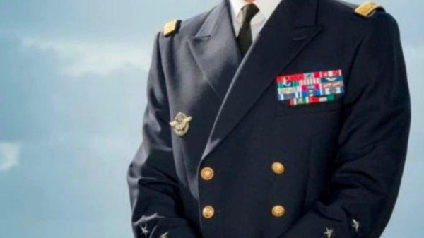 Viceamiralul francez Olivier Lebas, fost comandant al portavionului francez Charles de Gaulle, a murit la vârsta de 62 de ani într-un accident de alpinism în Pirinei - Sputnik Moldova