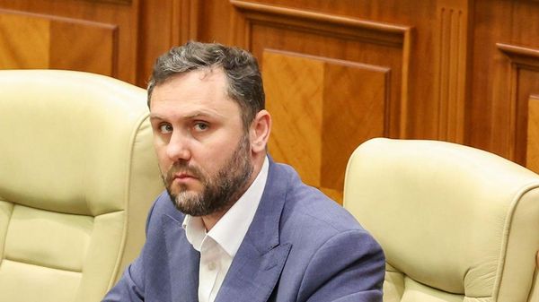 Срочно выпнутый ушедший из парламента по собственному желанию экс-депутат PAS Александру Трубка заявил, что не брал взятку в €200 тысяч - Sputnik Молдова