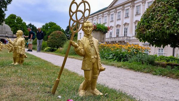 В Зальцбурге украли 210 из 320 фигурок Моцарта, расставленных по городу к юбилею композитора - Sputnik Молдова
