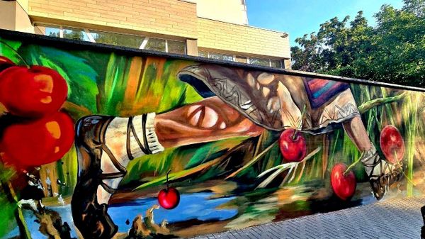 „Amintiri din copilărie” pe strada Ion Creangă din sectorul Buiucani - o pictură murală de 120 de metri lungime, inspirată din celebra operă „Amintiri din copilărie” de Ion Creangă, a prins viață pe peretele de sprijin al unei parcări publice de pe strada care poartă numele marelui scriitor, anunță Primăria Capitalei - Sputnik Moldova