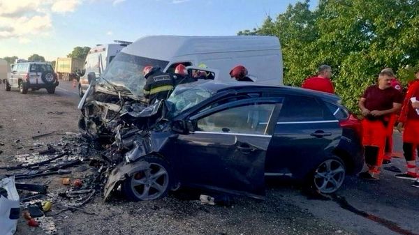 Acum o oră, polițiștii din Rîșcani au fost sesizați despre producerea unui accident rutier grav la intrarea în satul Corlăteni, cu implicarea unui Volkswagen și a unui Ford - Sputnik Moldova