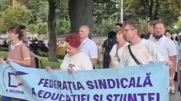 В центре Кишинева в эти минуты начинается акция протеста работников молдавской системы образования - Sputnik Молдова