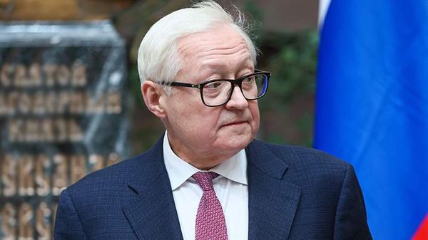 Россия готова выслушать любые разумные предложения и идеи по урегулированию на Украине, отвечающие реалиям на земле, но попытки продавить максималистские требования ЕС и Киева или выиграть время для перевооружения ВСУ неприемлемы - замглавы МИД РФ Сергей Рябков - Sputnik Молдова